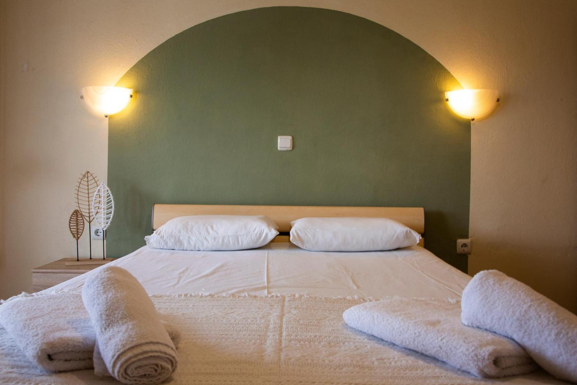Seamoon Apartman Néa Péramos Kültér fotó